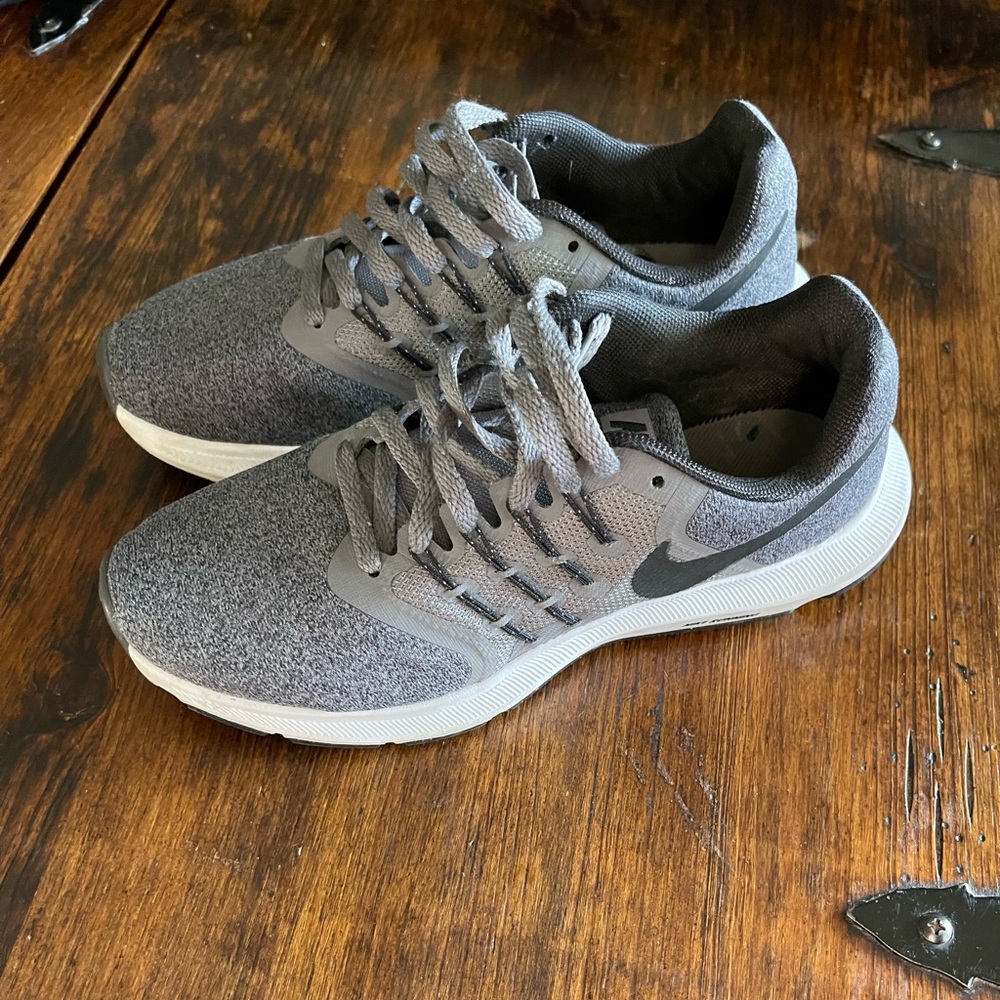 Nike size 6 running shoes
